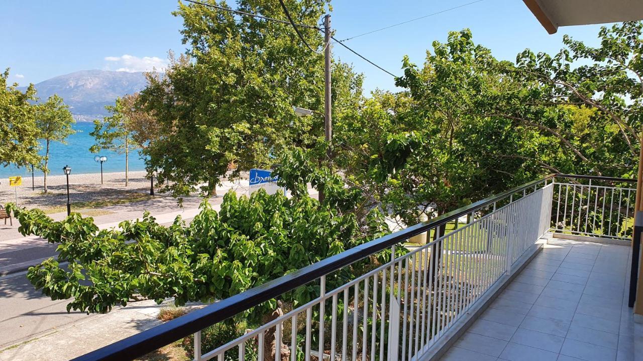 Nafpaktos Beach House Sea View Apartment First Floor Екстер'єр фото