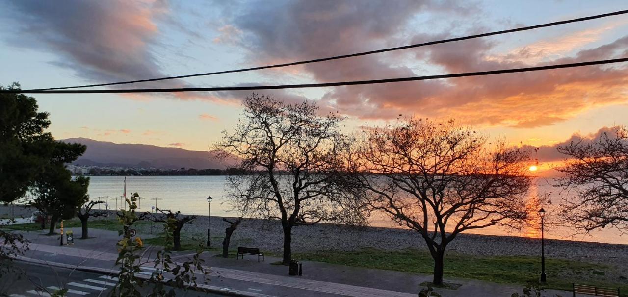 Nafpaktos Beach House Sea View Apartment First Floor Екстер'єр фото