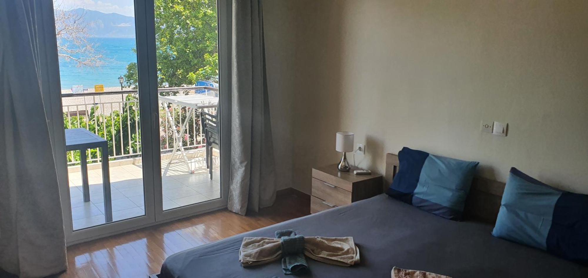 Nafpaktos Beach House Sea View Apartment First Floor Екстер'єр фото