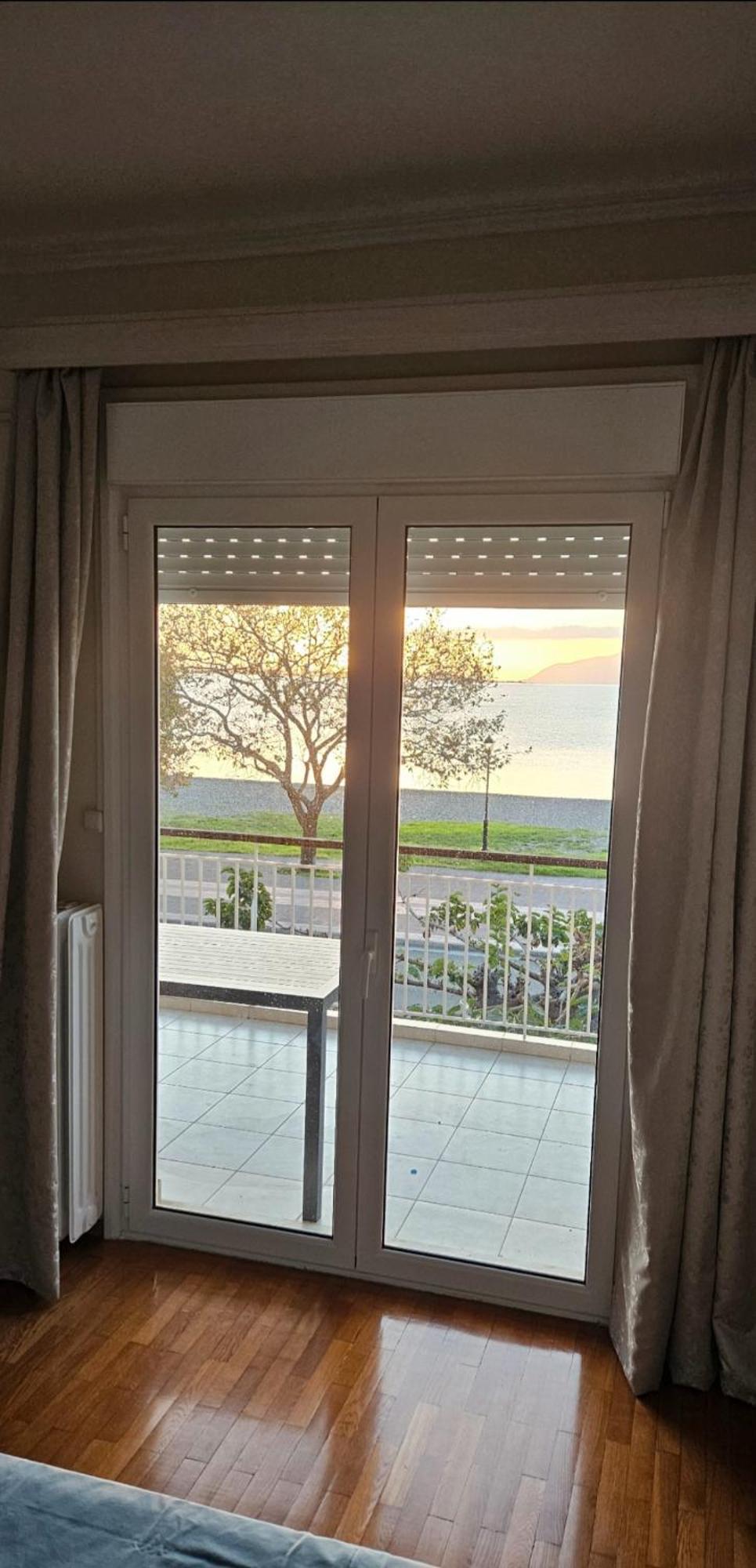 Nafpaktos Beach House Sea View Apartment First Floor Екстер'єр фото