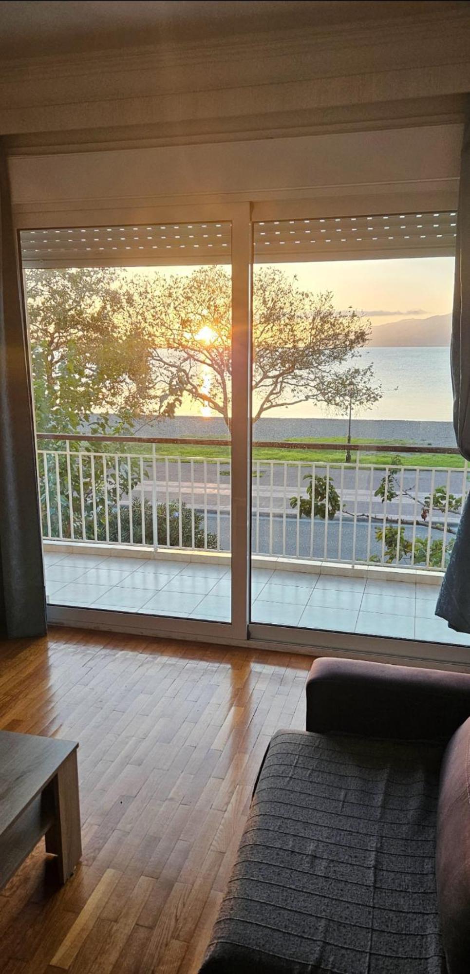 Nafpaktos Beach House Sea View Apartment First Floor Екстер'єр фото