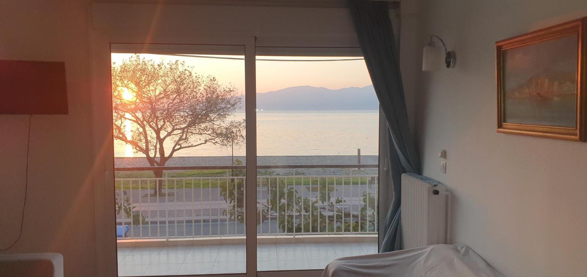 Nafpaktos Beach House Sea View Apartment First Floor Екстер'єр фото