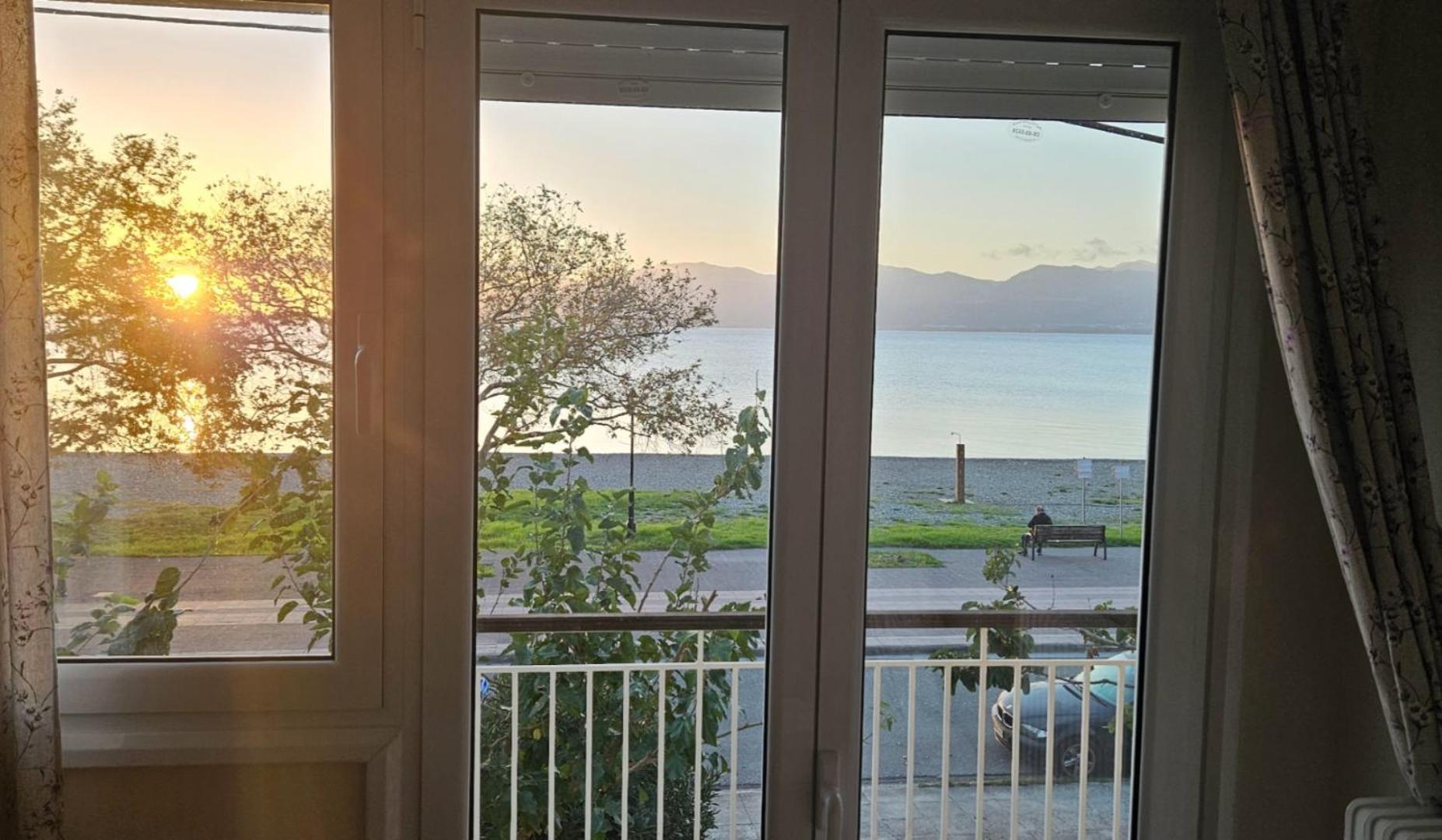 Nafpaktos Beach House Sea View Apartment First Floor Екстер'єр фото