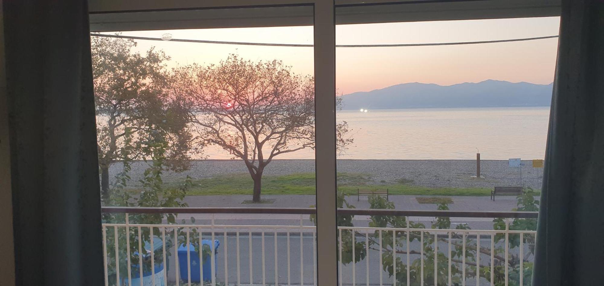 Nafpaktos Beach House Sea View Apartment First Floor Екстер'єр фото