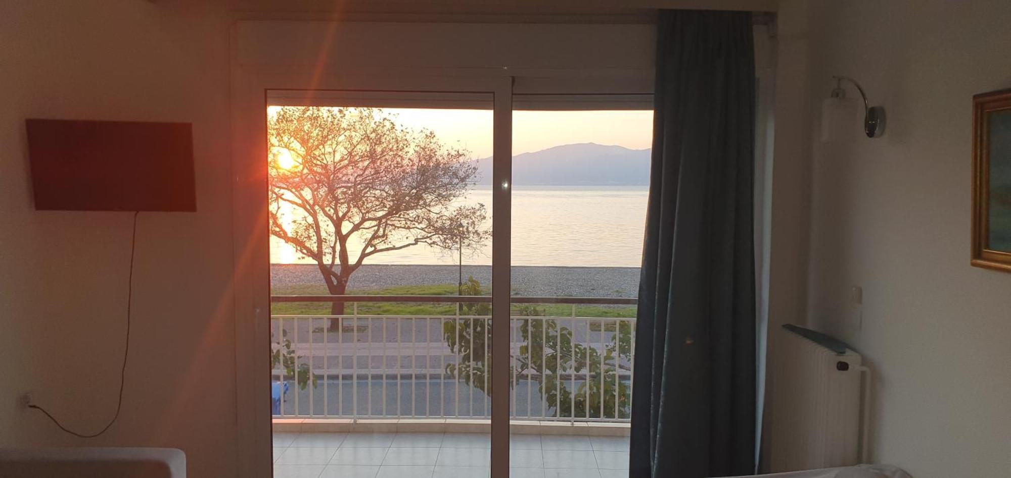Nafpaktos Beach House Sea View Apartment First Floor Екстер'єр фото