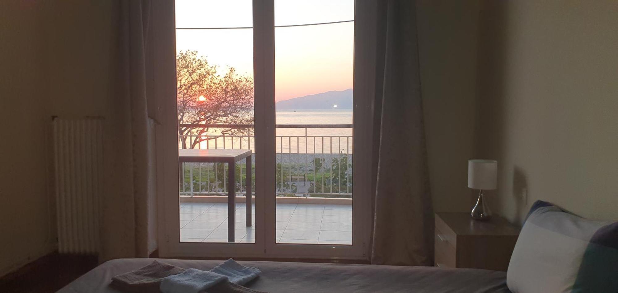 Nafpaktos Beach House Sea View Apartment First Floor Екстер'єр фото