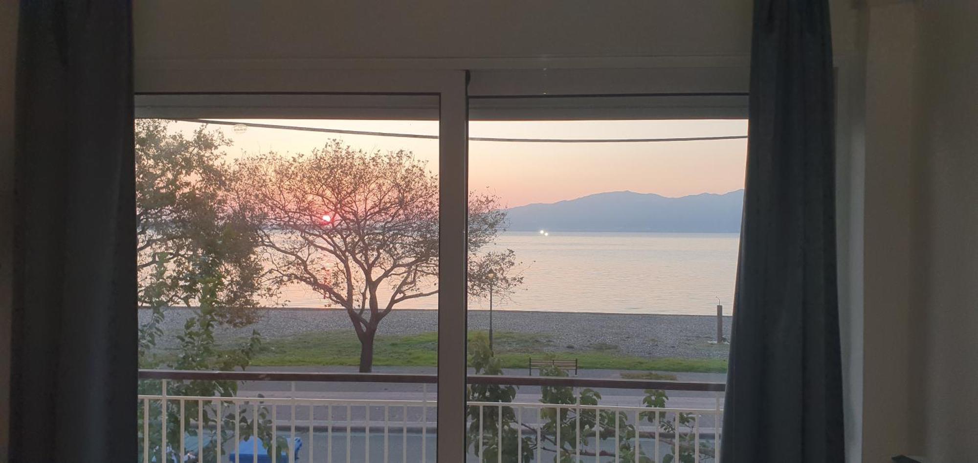 Nafpaktos Beach House Sea View Apartment First Floor Екстер'єр фото