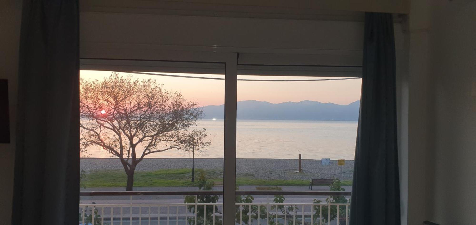 Nafpaktos Beach House Sea View Apartment First Floor Екстер'єр фото