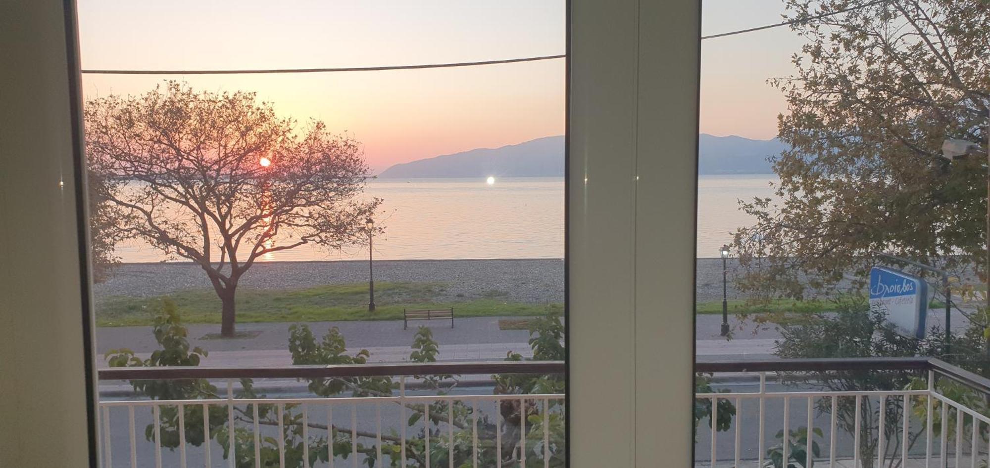 Nafpaktos Beach House Sea View Apartment First Floor Екстер'єр фото