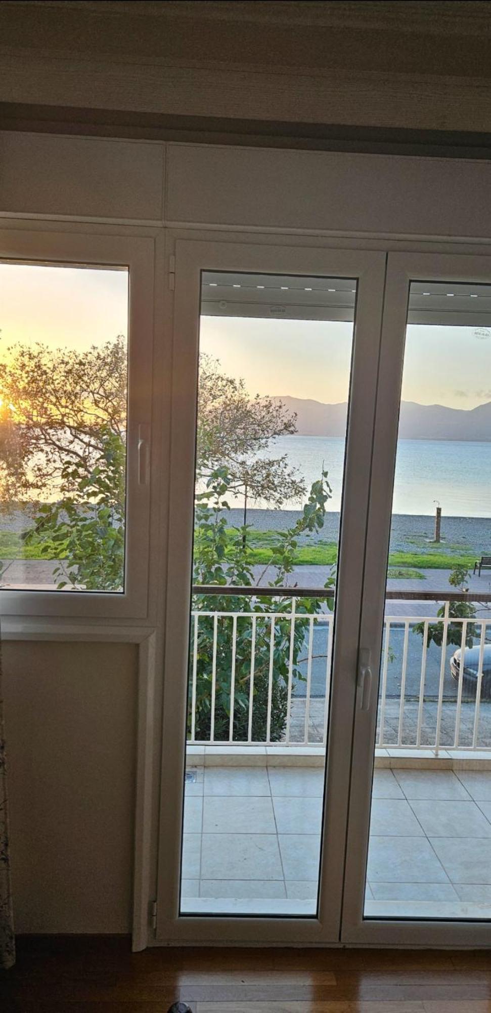 Nafpaktos Beach House Sea View Apartment First Floor Екстер'єр фото