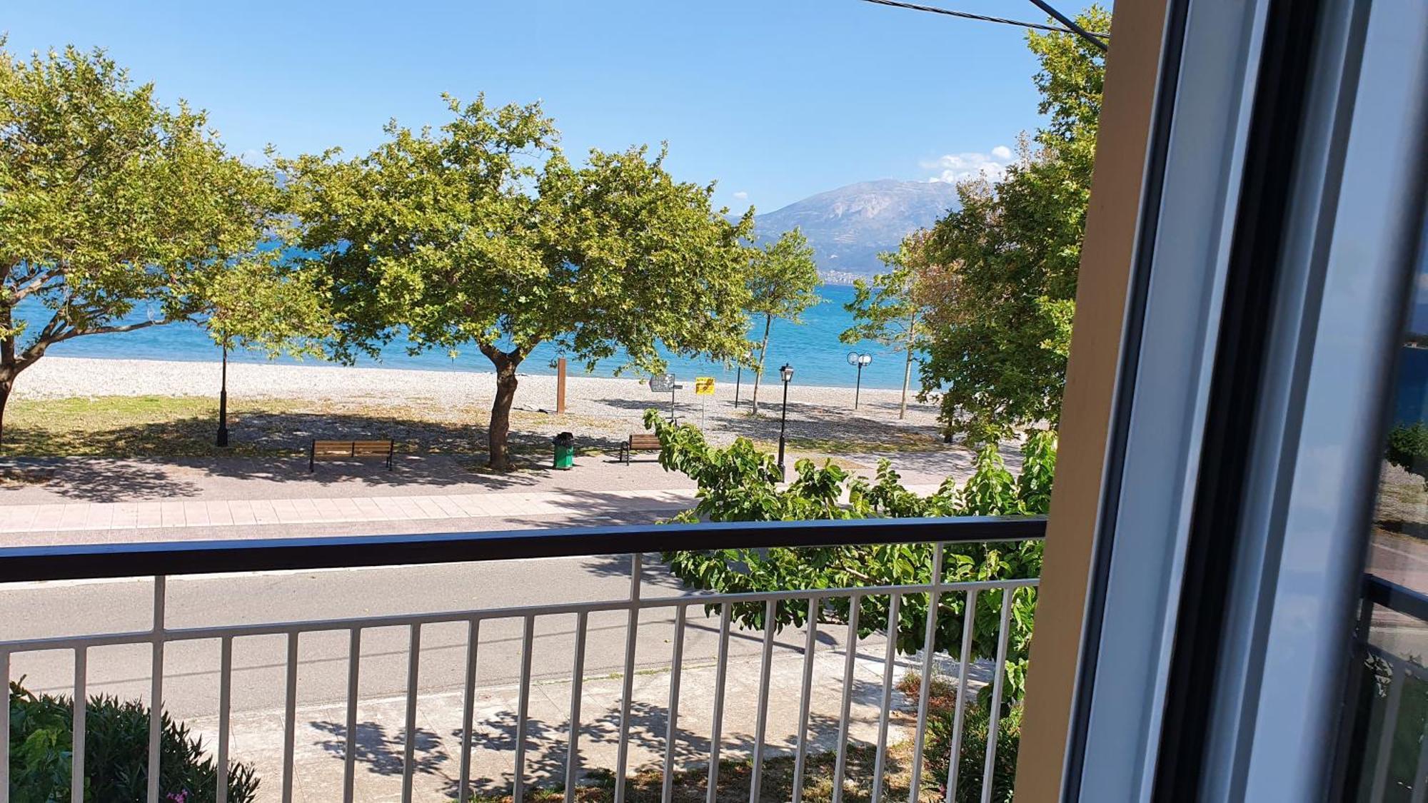 Nafpaktos Beach House Sea View Apartment First Floor Екстер'єр фото