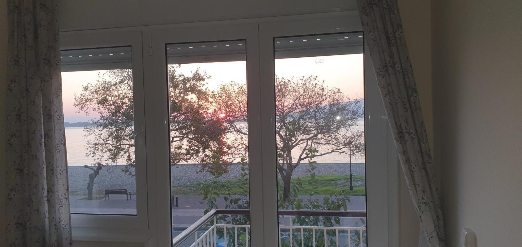Nafpaktos Beach House Sea View Apartment First Floor Екстер'єр фото