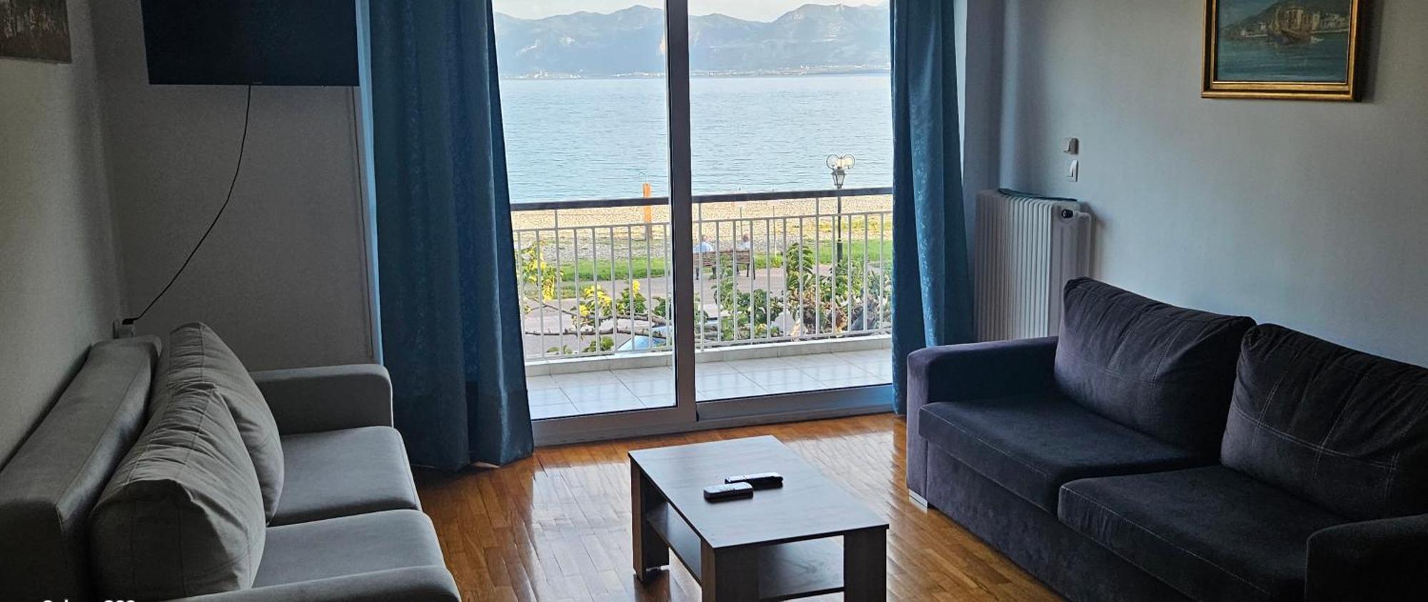 Nafpaktos Beach House Sea View Apartment First Floor Екстер'єр фото