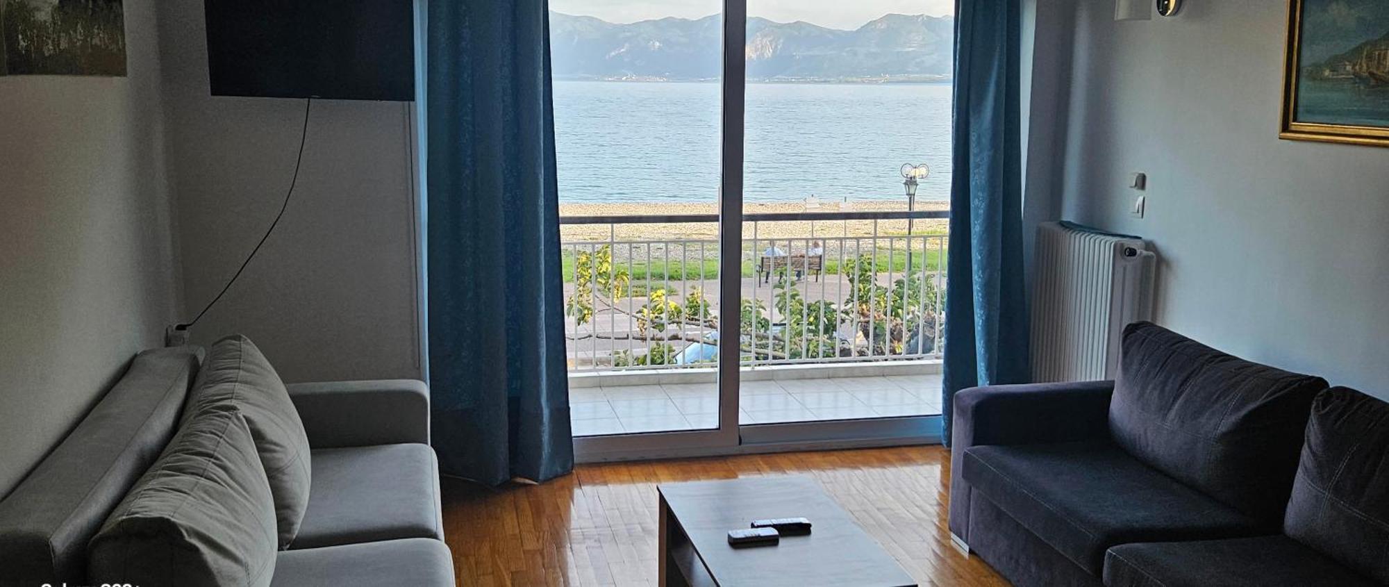 Nafpaktos Beach House Sea View Apartment First Floor Екстер'єр фото