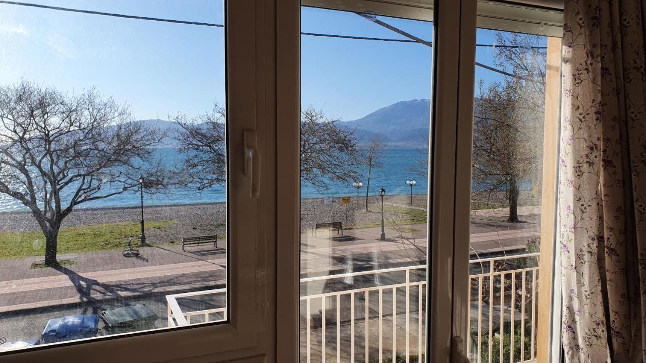 Nafpaktos Beach House Sea View Apartment First Floor Екстер'єр фото